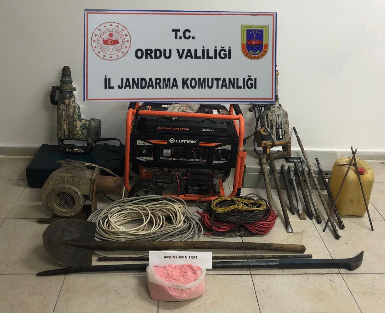 Beton Kırıcıyla Yakalandılar