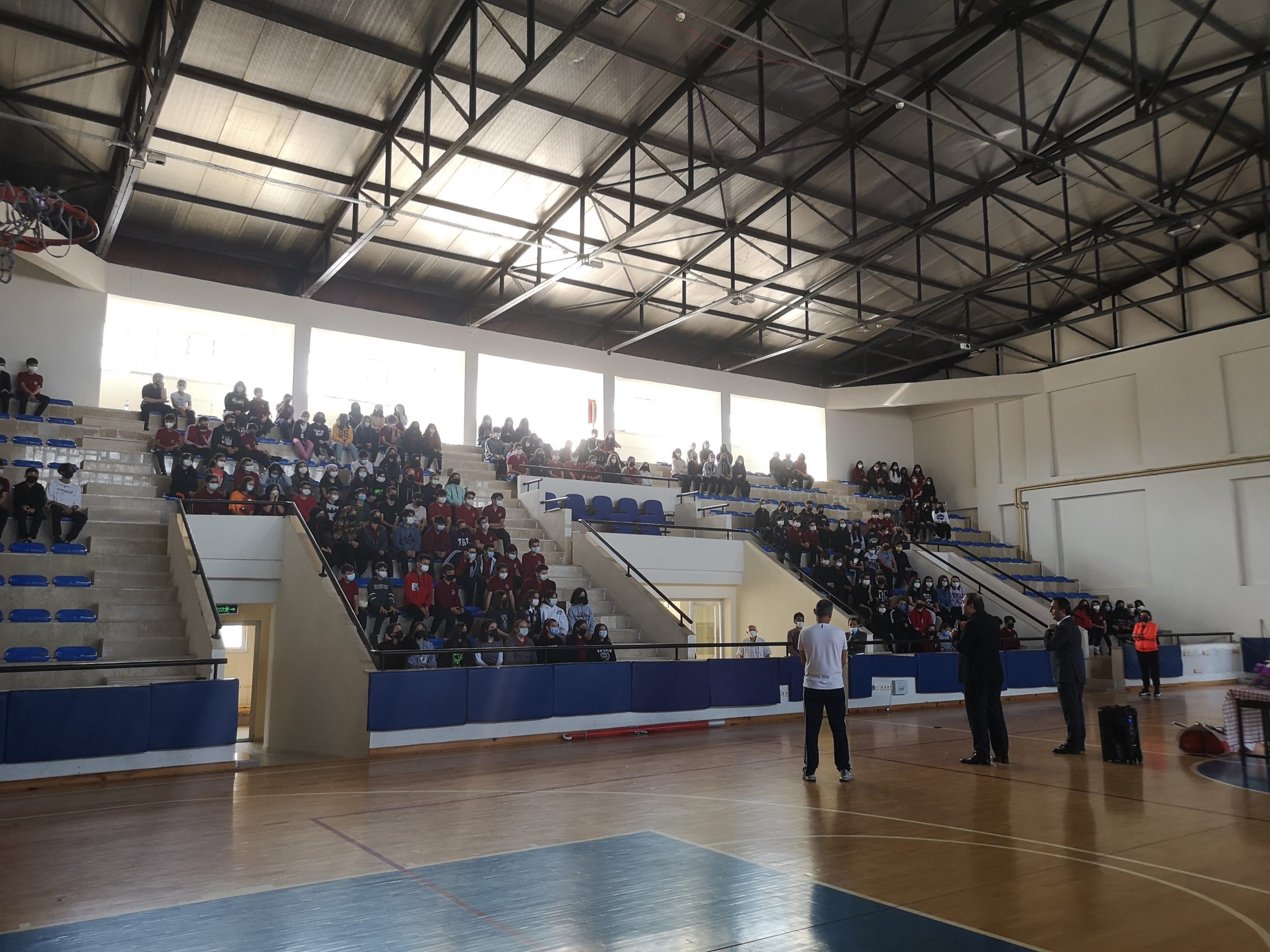 ALTINORDU’NUN GENÇLERİ SPOR MALZEMELERİNE KAVUŞTU
