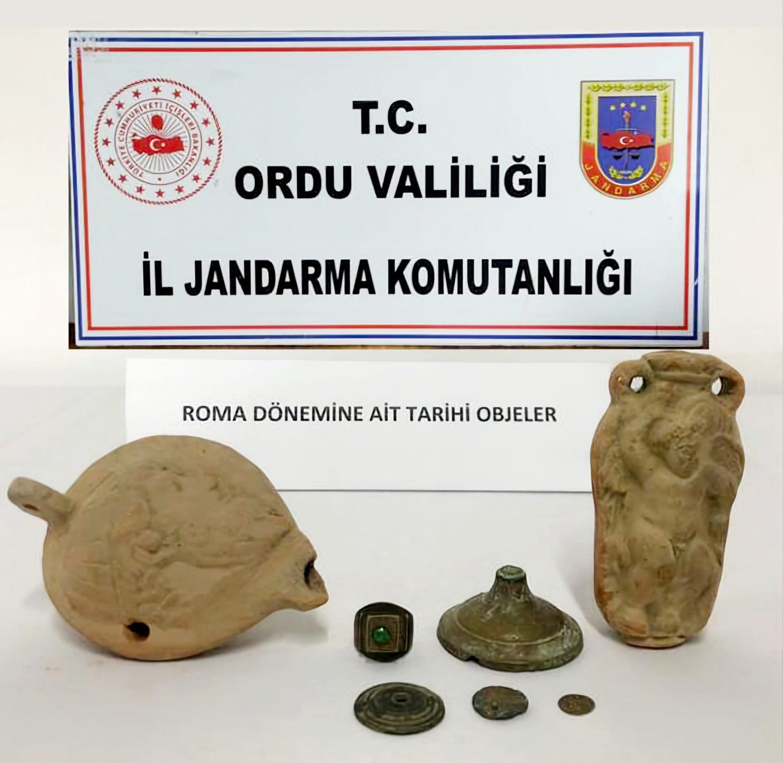 Heykel Ele Geçirildi