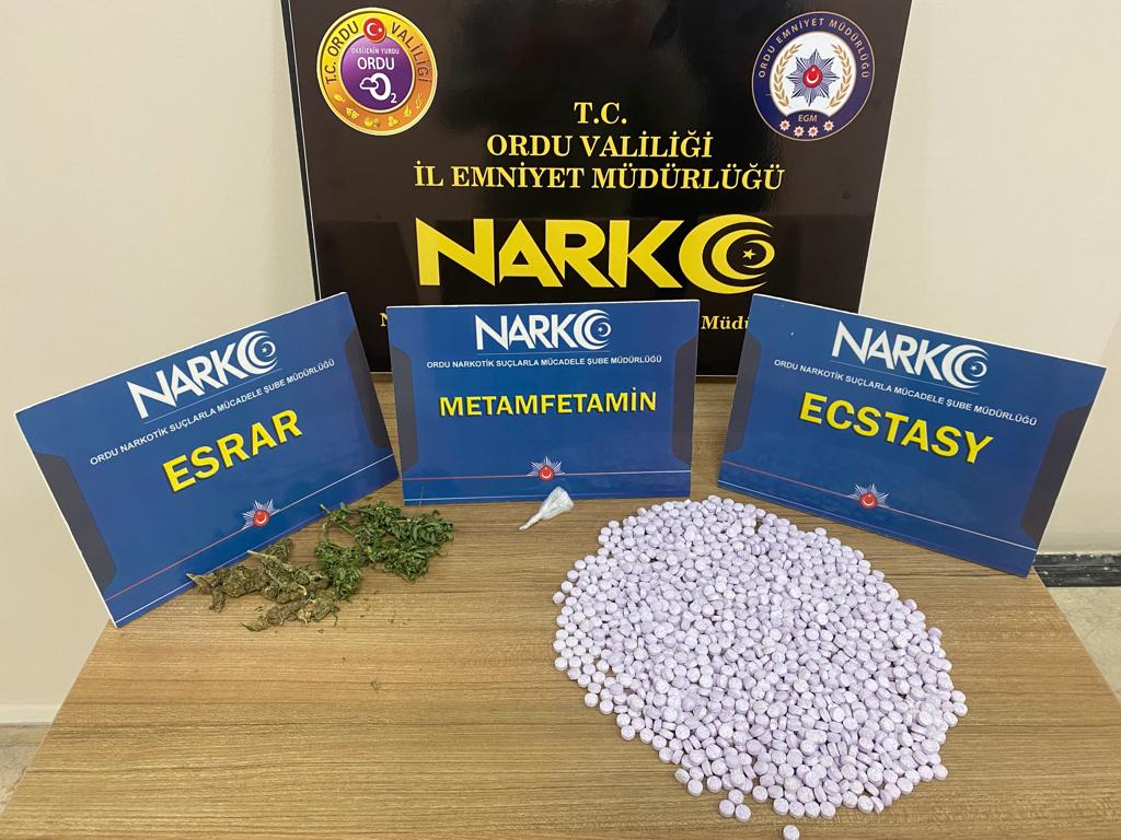 Şüpheliler Yakalandı Esrar Ele Geçirildi