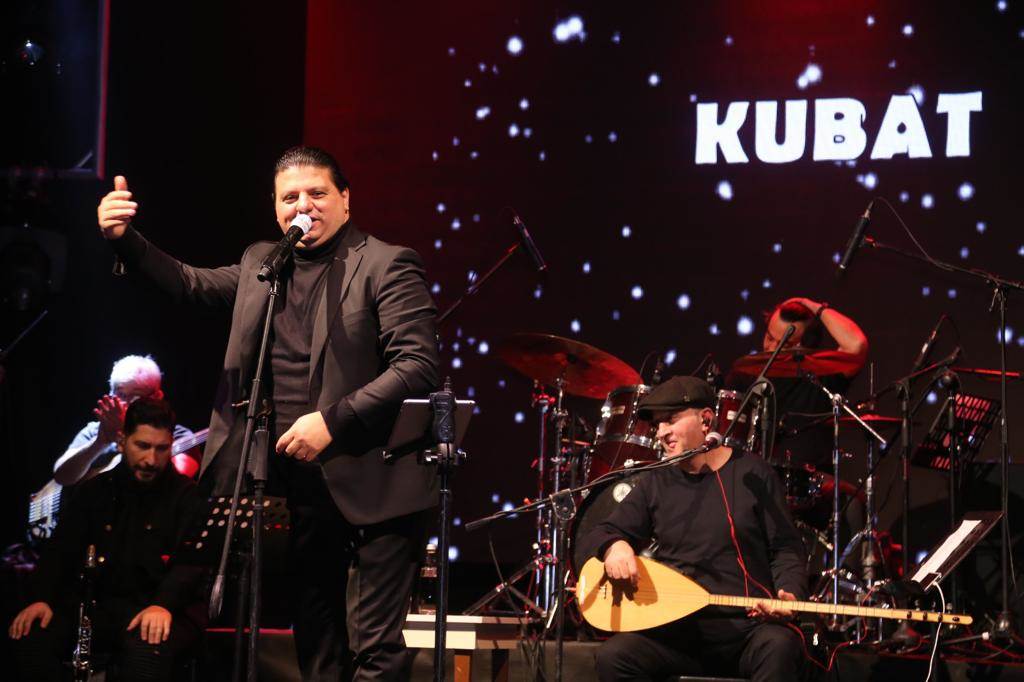 kubat sahne aldı