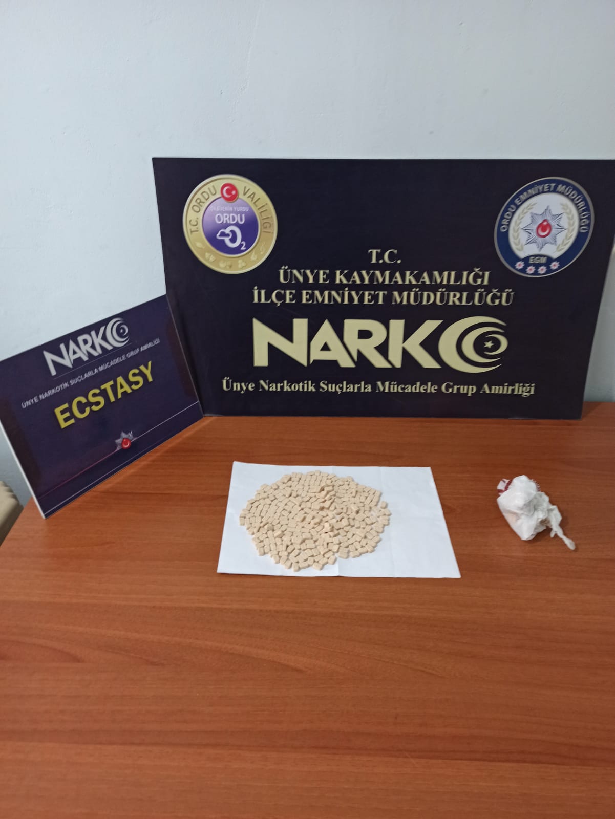 UYUŞTURUCU TİCARETİNDEN TUTUKLANDI