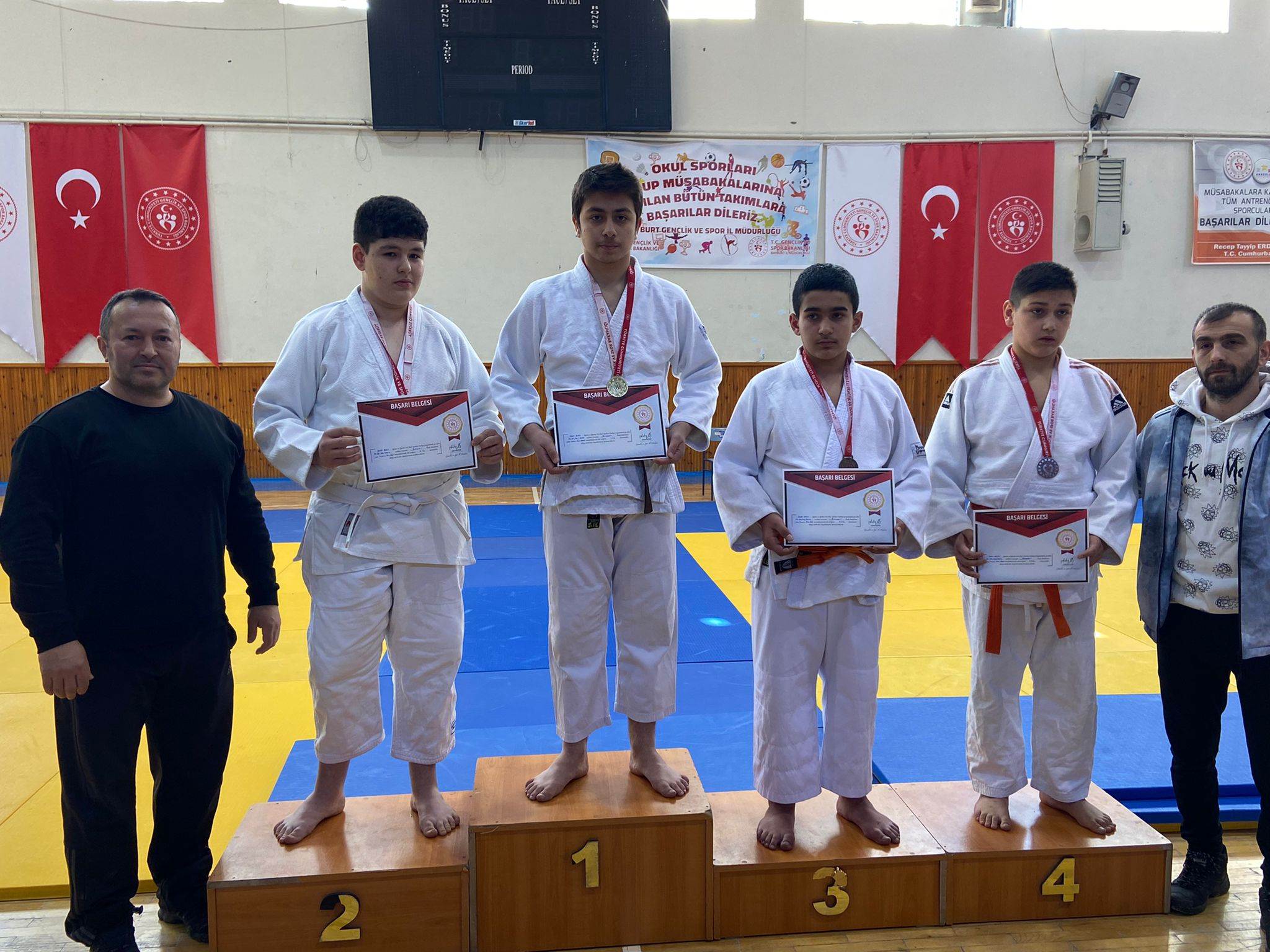 2 ALTIN, 4 GÜMÜŞ VE 4 BRONZ MADALYA KAZANDILAR