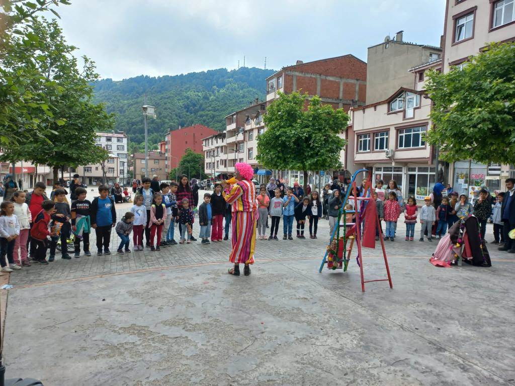 AKKUŞLU ÇOCUKLARA SÜRPRİZ