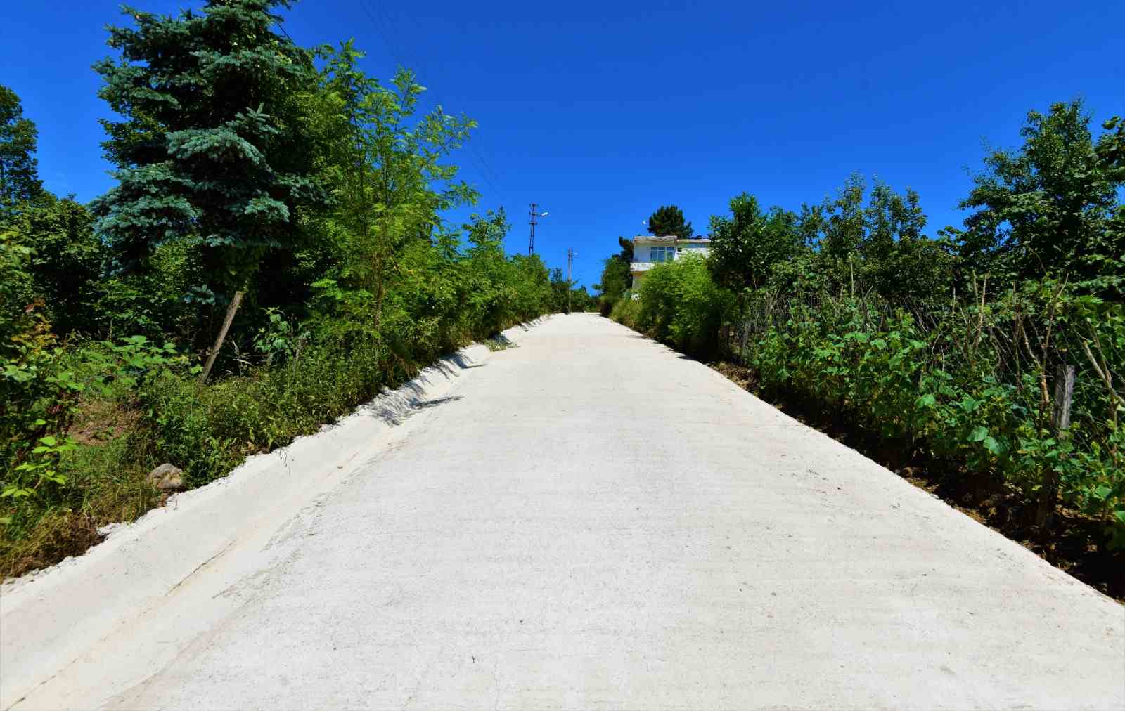 BETON YOL ÇALIŞMALARI SÜRÜYOR