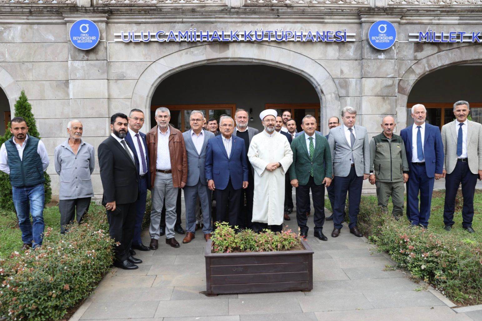 “KÜTÜPHANE ÇALIŞMALARINI OLUMLU BULUYORUM”