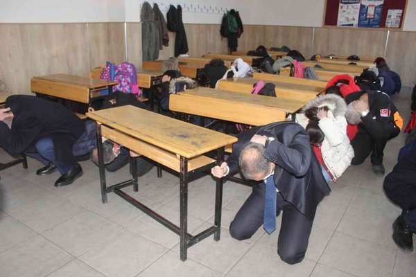 ÇÖK-KAPAN-TUTUN DEPREM ANI TATBİKATI 12 KASIM’DA İCRA EDİLECEK