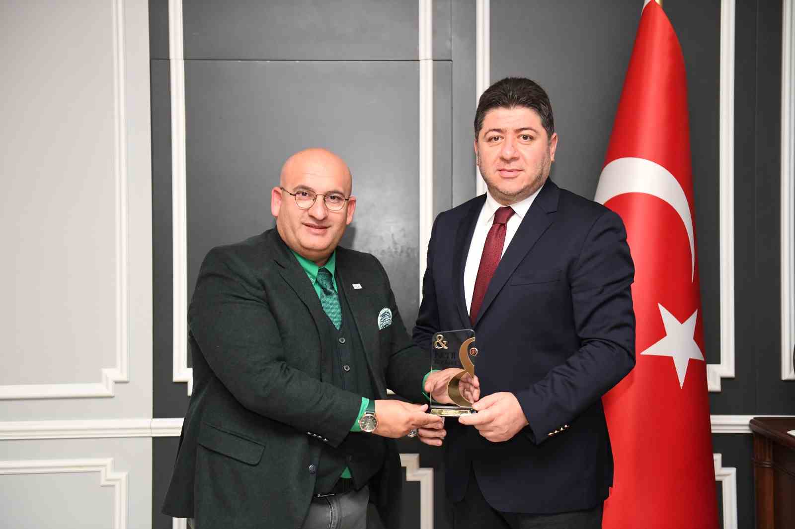 BAŞKAN TÖREN ÖDÜLE LAYIK GÖRÜLDÜ