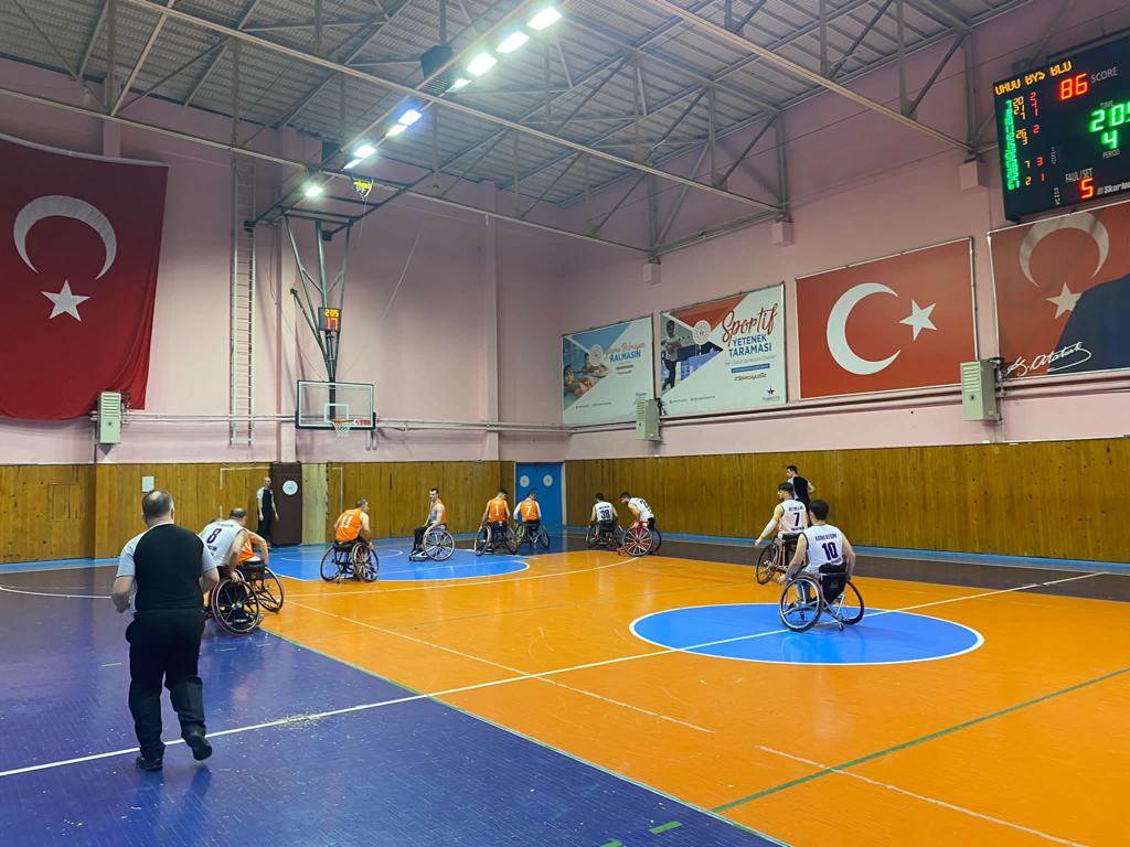 ENGELSİZLER ORDUSU İLK DEVREYİ GALİP TAMAMLADI