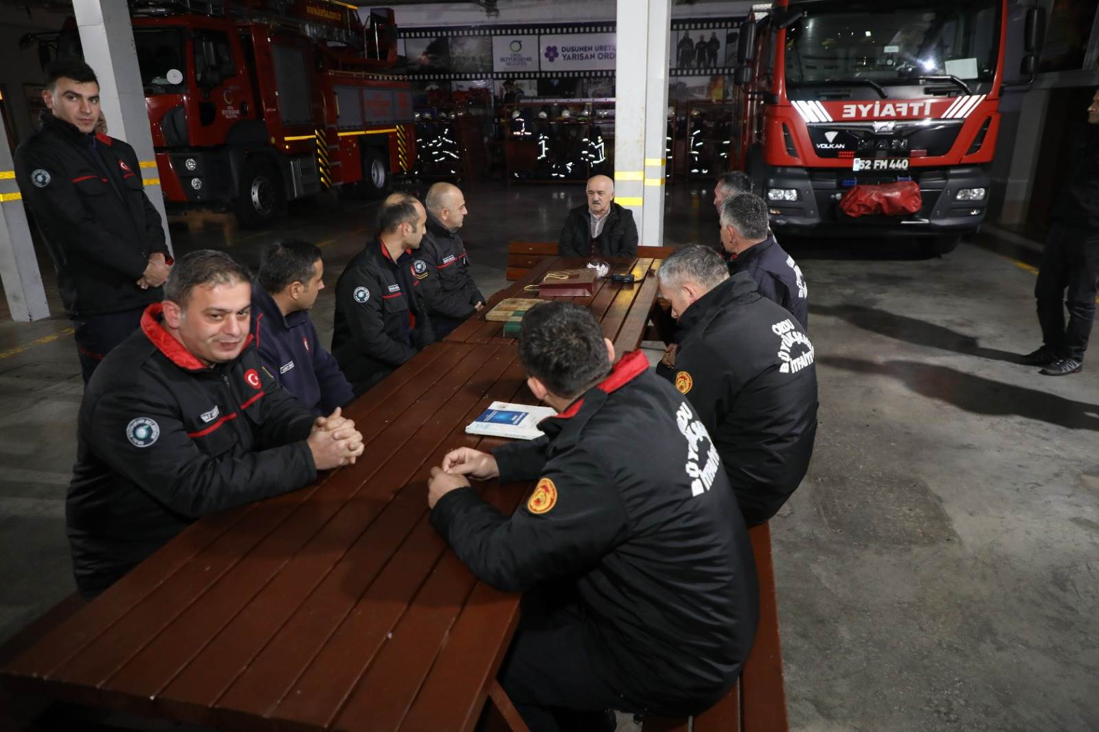 YENİ YIL ÖNCESİ KAMU PERSONELLERİNE ZİYARET