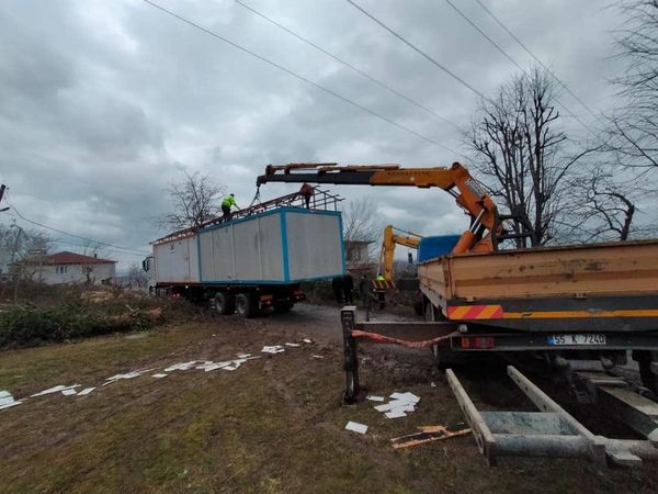 44 ADET KONTEYNER DEPREMZEDELER İÇİN YOLA ÇIKTI