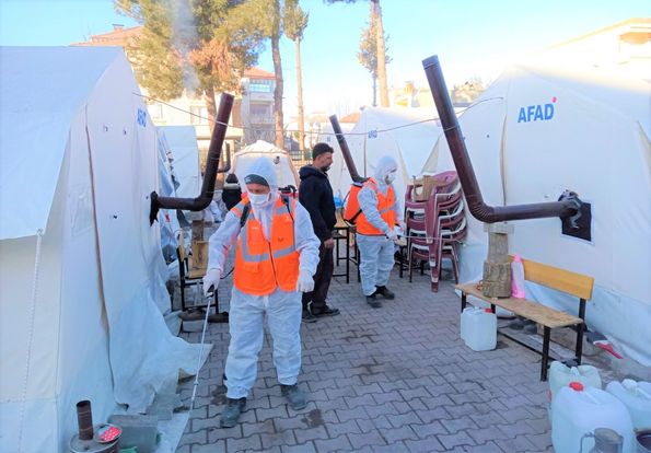 ALTINORDU BELEDİYESİ’NDEN DEPREM BÖLGESİNDE HİJYEN SEFERBERLİĞİ