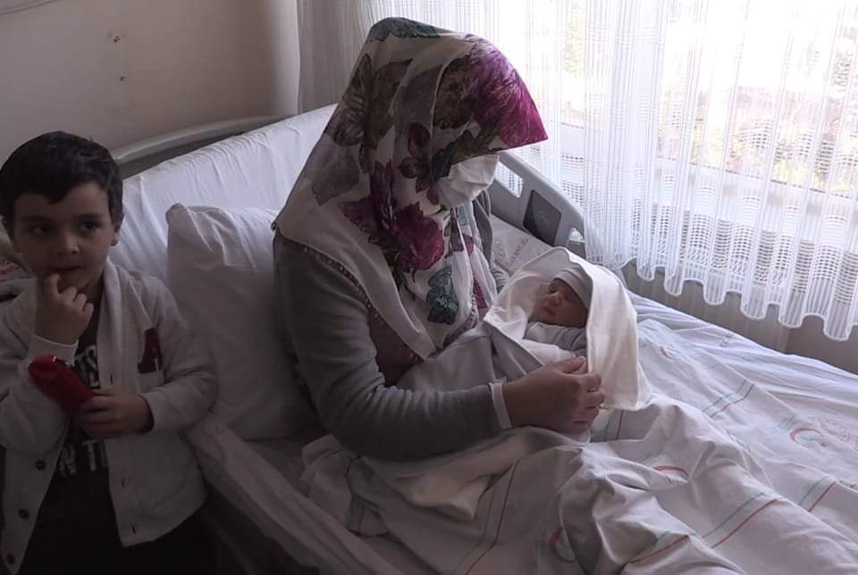 HAMİLE DEPREMZEDE ORDU’DA DOĞUM YAPTI