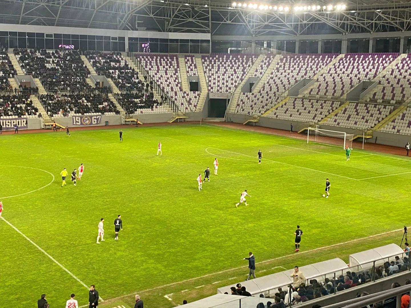 İKİ KOMŞU İLİN TAKIMLARI YARDIM MAÇI OYNADI