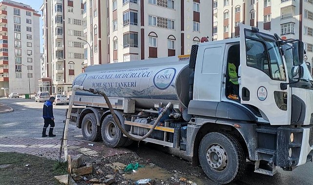 BÜYÜKŞEHİRDEN DEPREM BÖLGELERİNE 12 ADET SU TANKERİ GÖNDERİLDİ