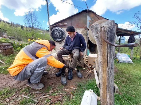 İBRAHİM AMCANIN YALNIZLIĞINA ORTAK OLDU