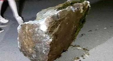 Ordu'da karayoluna düşen kaya parçası korkuttu