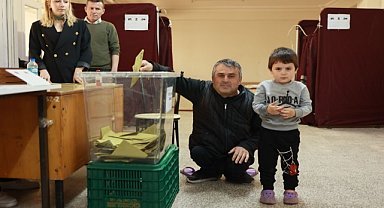 105 yaşında oy kullandı