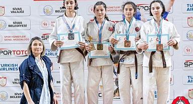 BÜYÜKŞEHİR SPORCULARINDAN YENİ BAŞARILAR GELDİ