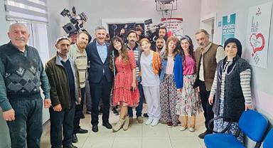 DİZİ OYUNCULARINDAN ZİYARET
