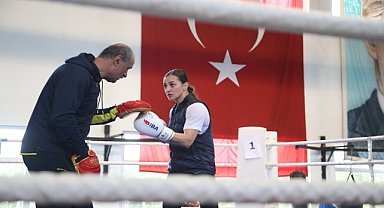 Olimpiyat kotası için yumruk sallayacak: