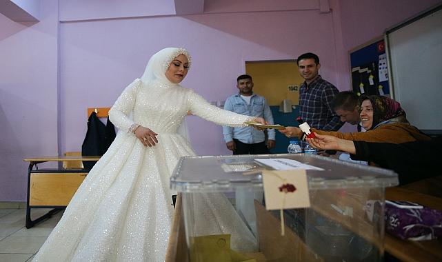 Sandığa gelinliğiyle geldi