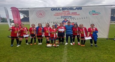 19 Mayıs Tekel İsmail Çolak Ortaokulu, Ragbi Şampiyonası'na birinci oldu