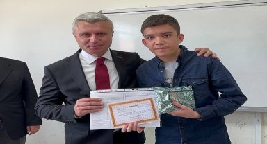 Adıyaman'dan Karabük'e gelen depremzede öğrenci okul birincisi oldu