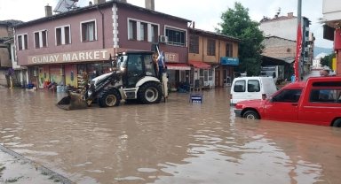 Amasya'da sağanak hayatı olumsuz etkiledi