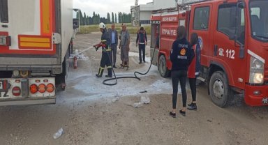 Amasya'da seyir halindeki tırın dorsesinde yangın sonucu hasar oluştu