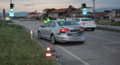 Amasya'da üç aracın karıştığı zincirleme trafik kazasında 5 kişi yaralandı