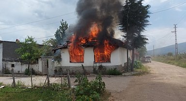 Amasya'da evde yangın çıktı