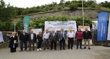 Artvin'de arıcılara ana arı ve ekipman desteği verildi