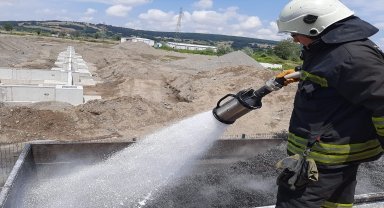 Bafra'da konteynerde çıkan yangın söndürüldü
