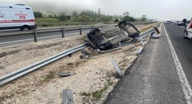 Bolu'da devrilen otomobildeki 5 kişi yaralandı