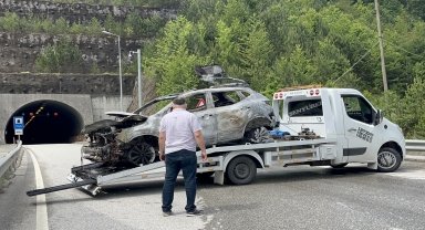 Bolu'da seyir halindeki otomobilde çıkan yangın söndürüldü