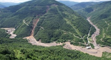 Bozkurt'ta heyelan nedeniyle 11 köyün bağlantı yolu çöktü 