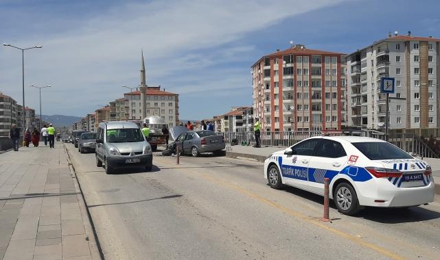 Çorum'da 4 aracın karıştığı zincirleme trafik kazasında 8 kişi yaralandı