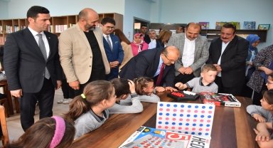 Depremde vefat eden başöğretmen çiftin adı Trabzon'da kütüphaneye verildi 
