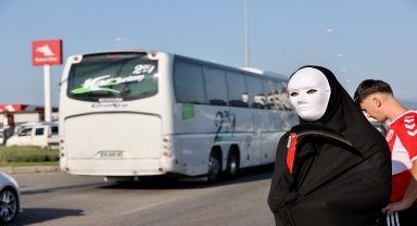 Düzce'de amatör tiyatrocular sürücüleri 