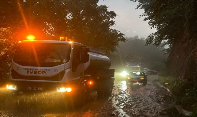 Ordu'da heyelan nedeniyle ulaşıma kapanan üç ilçenin bağlantı yolu ulaşıma açıldı