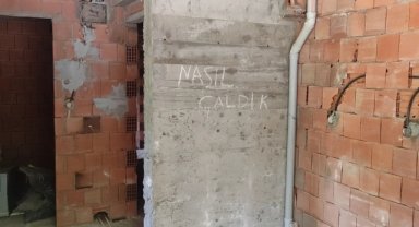İnşaattan kabloları çaldıktan sonra "Nasıl çaldık" yazdılar