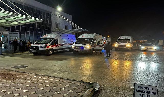 kamyonet ile otomobilin çarpıştığı kazada 6 kişi yaralandı
