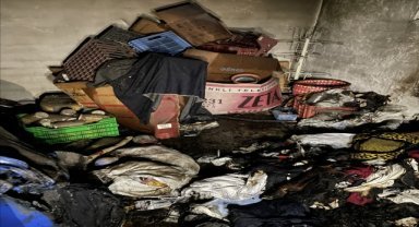 Bir binada çıkan yangında 2 kişi dumandan etkilendi