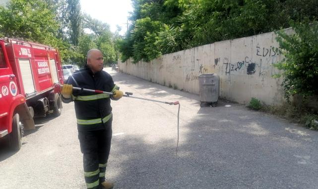 Karabük'te okulun bahçesine giren yılan itfaiye ekiplerince yakalandı
