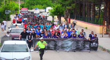 Karabük'te sporcular depremde hayatını kaybedenler anısına 