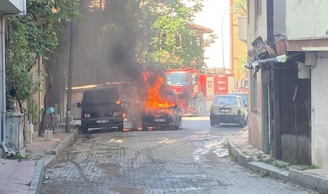 Kastamonu'da çıkan yangında 2 otomobil ile 2 minibüs zarar gördü