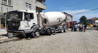 Kastamonu'da freni patlayan ve eve çarpmak üzere olan beton mikserini sürücü son anda durdurdu