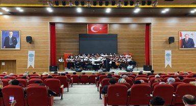 Kastamonu'da lise öğrencileri yıl sonu konseri düzenledi