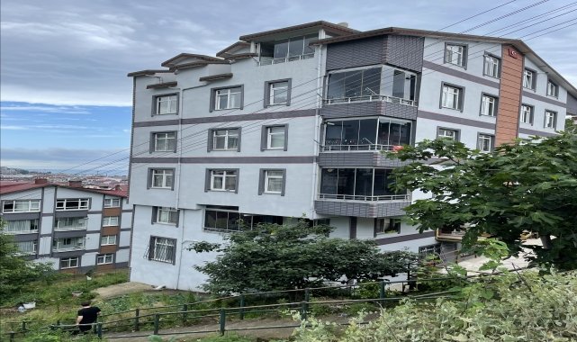 Ordu'da cam temizlerken 5. kattan düşen kadın ağır yaralandı
